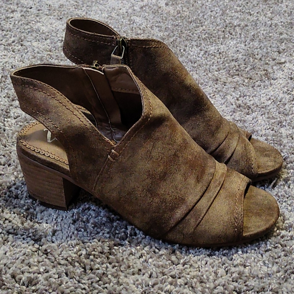 Very G nice shoes